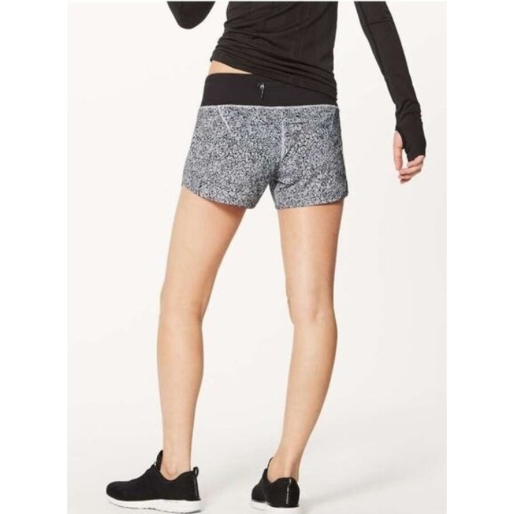 Lululemon Speed Up Short 4 Black White Floral Ditsy Running Training W7LW1S